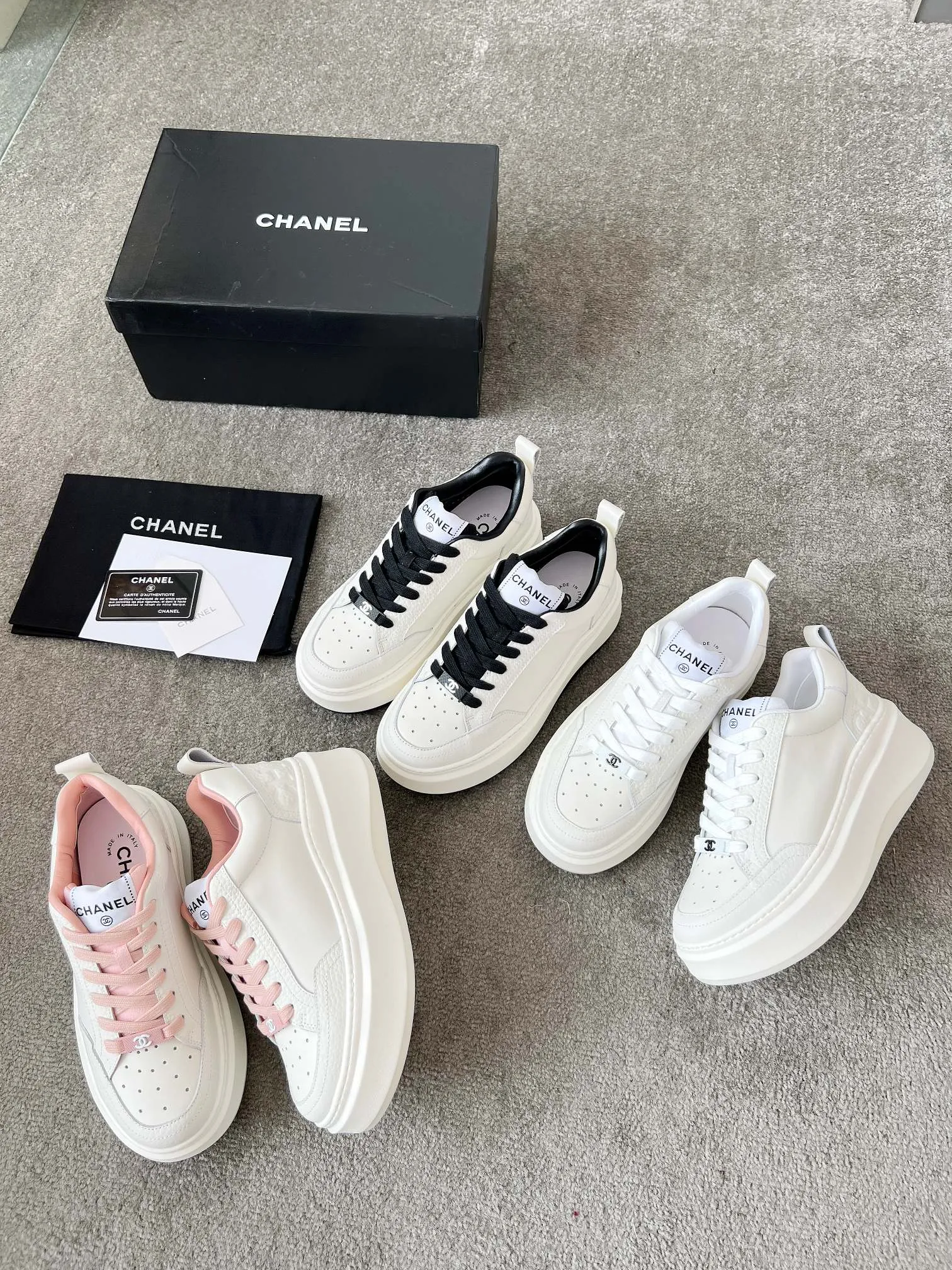 👟👟Ex-factory price 540👟👟 Super popular Chanel Chanel 2025 new casual sports shoes and sneakers. Hard to find in the counter. Super beautiful color. Very versatile. Super comfortable. Full of small fragrance. Classic, durable and versatile. The upper is made of spliced materials. Genuine cowhide, sheepskin lining, original pU+Tpa sole, good resilience. Wear light, white, white and black, white and pink code number: 35-40